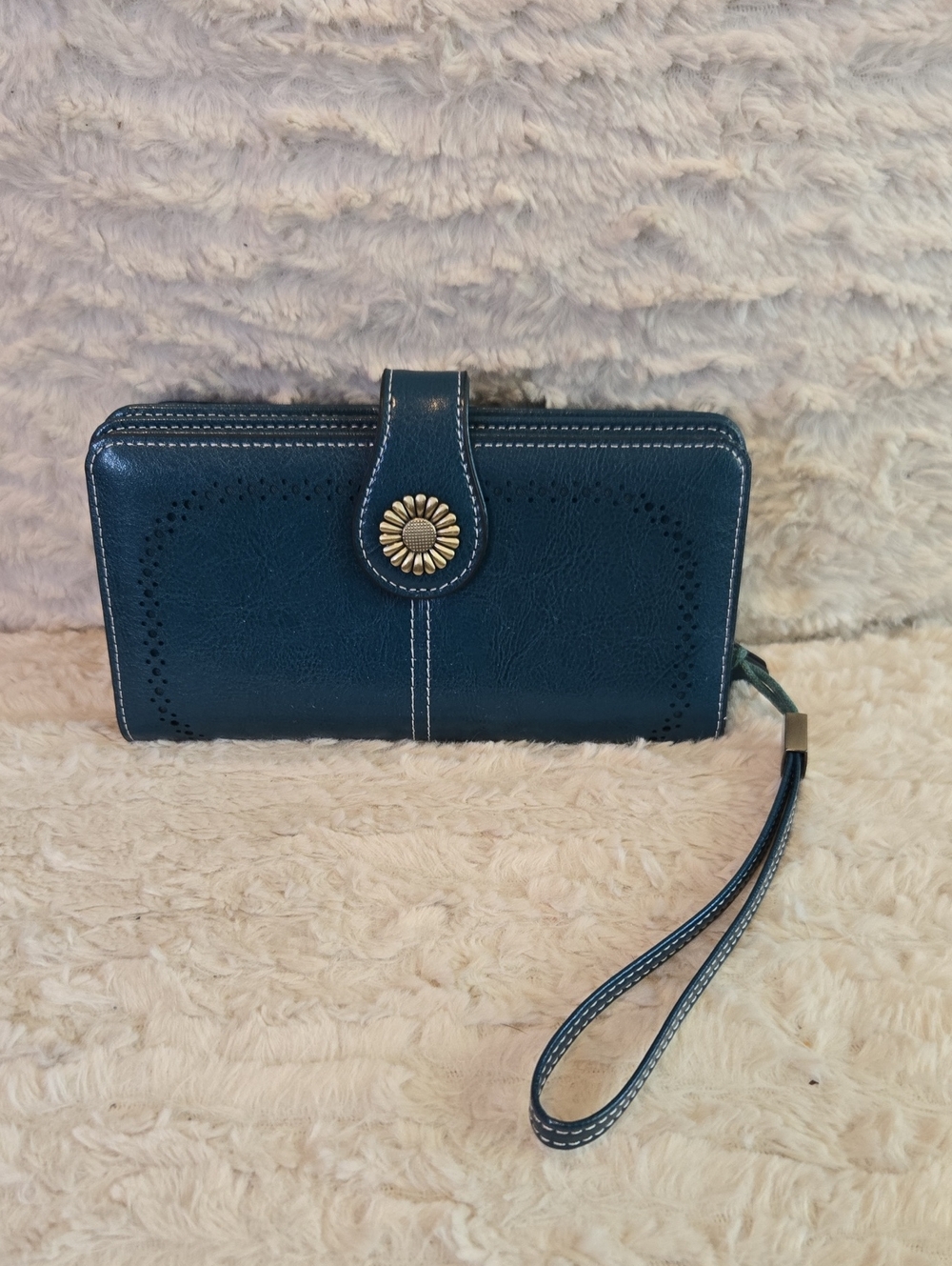 Women’s Navy Blue Wristlet Wallet with Decorative Snap EUC LIKE NEW